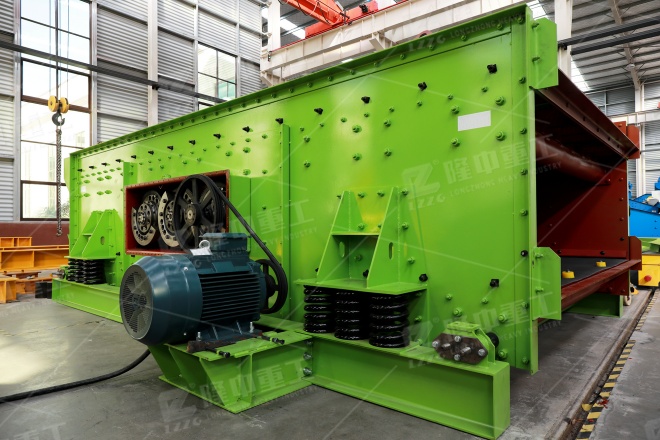 Big capacity linear vibrating screen separating crushed ore