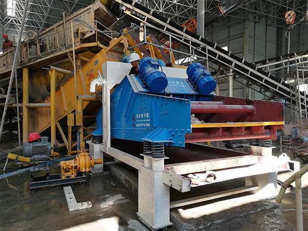 Vibrating screen for lignite coal