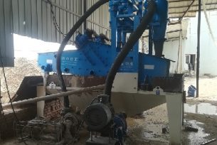 Hydrocylone separator combined with shale shaker