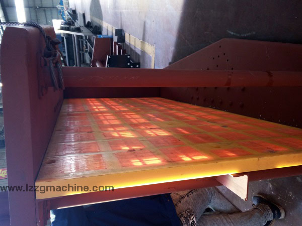 Polyurethane screen for vibrating screen