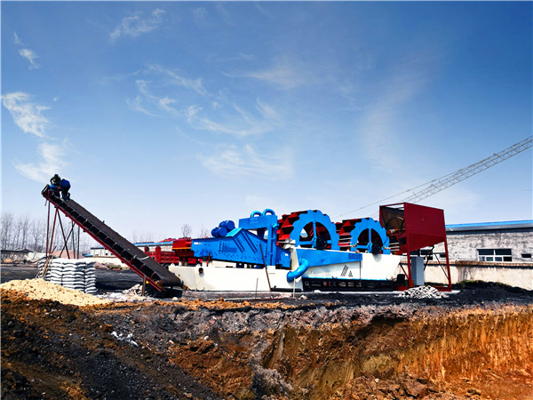 Mobile sand washing plant with minimal environment pollution