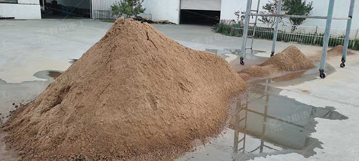 silica sand