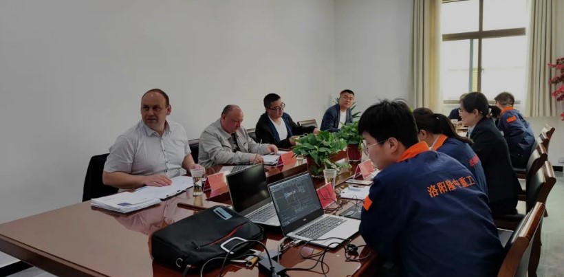 Belarusian customers visited to discuss the contract of quartz sand production line
