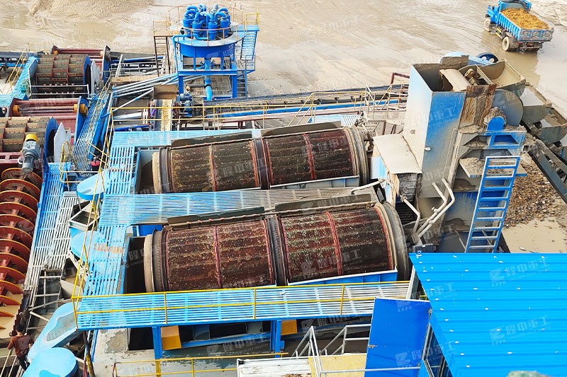 Heavy duty rock trommel screen